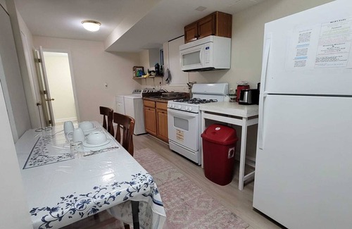 Bethesda Lit Et Petit-Déjeuner | 1-BD Apt in Bethesda W Private Entrance & Kitchen