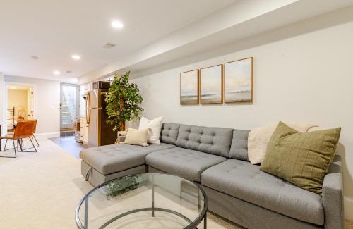 Capitol Hill Appartement | Private Garage Parking and King Bed - Walk to Metro