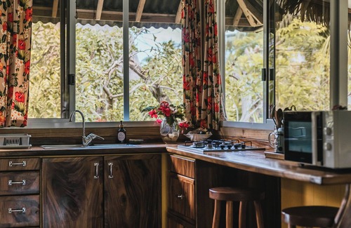 Fare Maison | Private garden bungalow just 200m from the beach