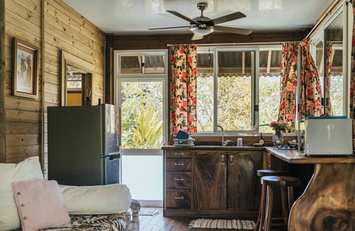 Fare Maison | Private garden bungalow just 200m from the beach