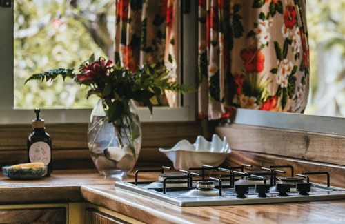 Fare Maison | Private garden bungalow just 200m from the beach