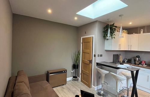 Luton Appartement | Private Garden Studio - L&D Hospital -FREE Wi-fi & Parking- 15min to the Airport