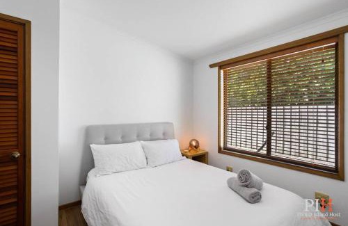 Cowes Maison | Private Gate to Beach Sleeps 10