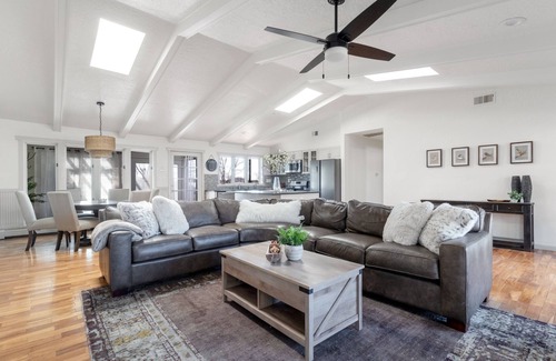 North Albuquerque Acres Maison | Private gated estate home, close to Tramway and Sandia Peak tram