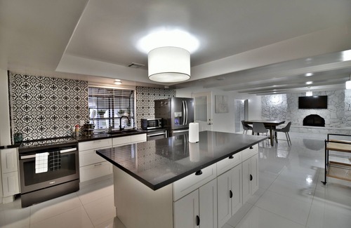 Green Valley Maison | Private gated Resort home near the strip! 3 NIGHT MIN