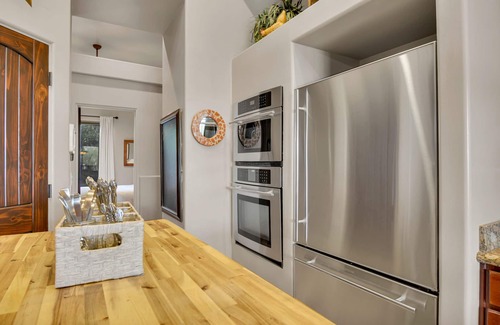 Cave Creek Maison | Private getaway,sleeps 21,pool, 2 jacuzzis, Teppanyaki grill,BBQ,covered patio+