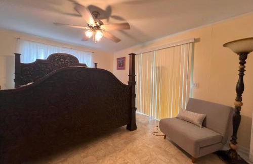 Tallahassee Maison | Private Guest Room 5 Min and less from FAMU, FSU, Downtown- TheDollHouse