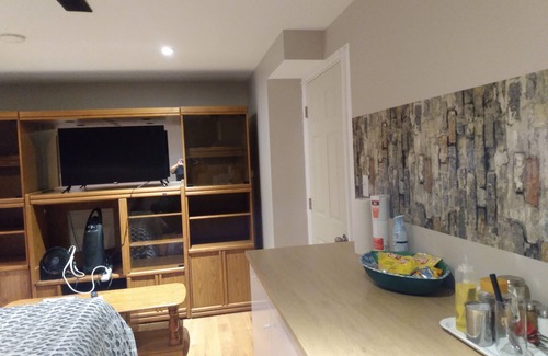 Kitchener Maison | Private Guest Suite for 2 with Separate Entrance, Kitchen and Bathroom
