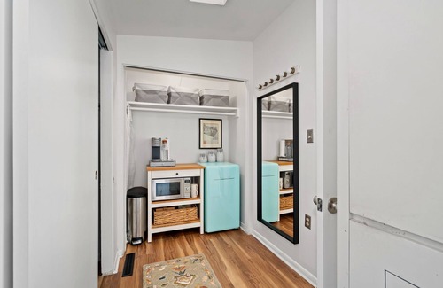 Denton Appartement | Private Guest-Suite in Architecturally-Renowned MCM Home