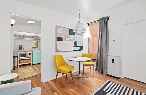 Denton Appartement | Private Guest-Suite in Architecturally-Renowned MCM Home
