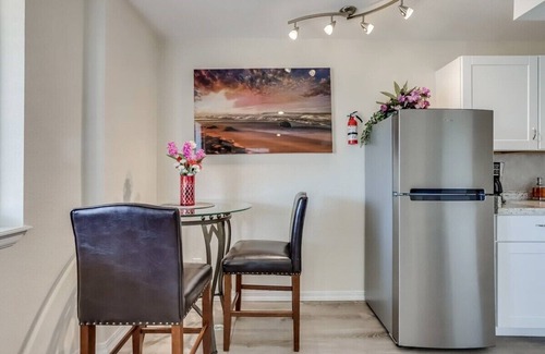 Centennial Maison | Rocky Mountain Suite avec une vue imprenable sur le patio.
