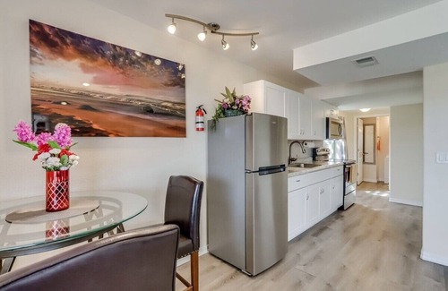 Centennial Maison | Rocky Mountain Suite avec une vue imprenable sur le patio.
