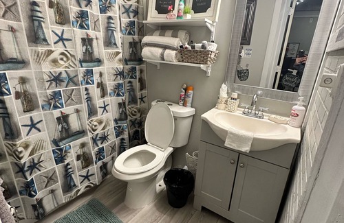 Spring Maison | Private guesthouse w/wash & dryer! Fully equipped! Min from IAH.Hablo español.