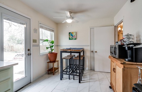 South Arlington Maison | Situé au centre de 2200 pieds carrés sur grand terrain avec la vie privée et de grands arbres de noix de pécan