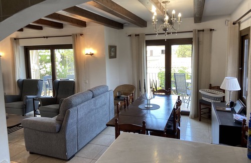 Calonge Villa | Villa privée tranquille: PISCINE CHAUFFEE, WIFI, CARPORT, GOLF, LOUNGE AIR CON.