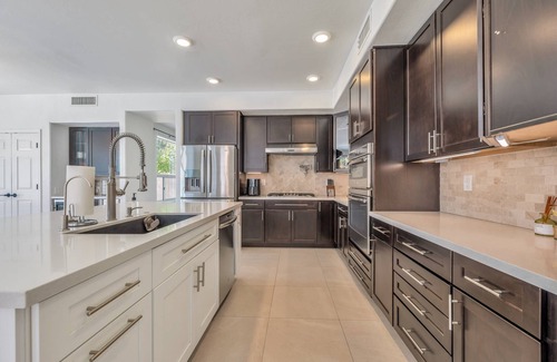 Arabian Crest Maison | Private Heated Pool, Putting Green, Pool Table, BBQ, WIFI, Near Golf, Dining & Mayo Clinic+FREE GOLF