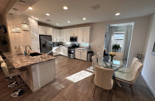 Apache Junction Maison | Private heated pool! 3 bed 2 bath home next to the Superstition Mountains!