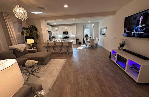Apache Junction Maison | Private heated pool! 3 bed 2 bath home next to the Superstition Mountains!
