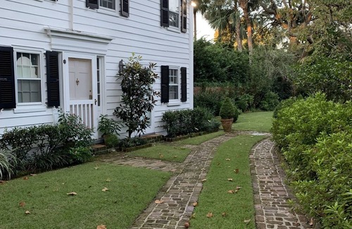 South of Broad Appartement | Privé historique 1,770 Carriage House situé au sud de Broad