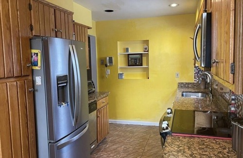 Elmont Maison | Private Home Away From Home