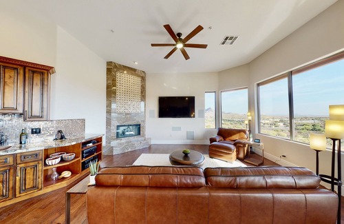 Fountain Hills Maison | Private Home in Scottsdale/Fountain Hills, AZ. Movie Theater, Pool, Hot Tub, Pool Table, Casita