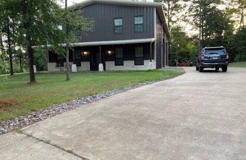 Bullard Maison | Private home on quiet street near Lake Palestine with room for a family.
