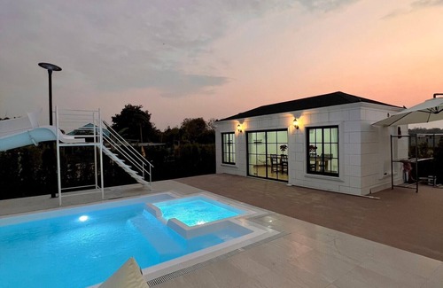 Ban Du Villa | Private home, pool villa , 4 k.m. from airport