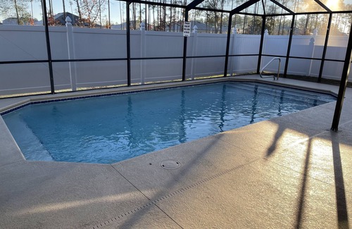 Candler Maison | Maison privée avec patio et piscine.
