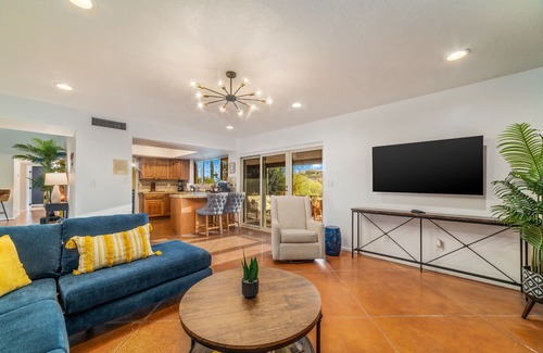 Tucson Maison | Private Home~Two Fire Pits~Salt Pool~Mini Golf~Theater~EARLY CHECK-IN