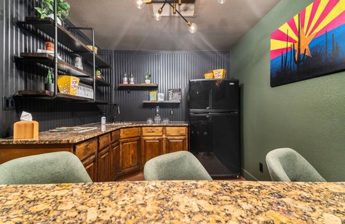 Tucson Maison | Private Home~Two Fire Pits~Salt Pool~Mini Golf~Theater~EARLY CHECK-IN