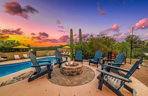 Tucson Maison | Private Home~Two Fire Pits~Salt Pool~Mini Golf~Theater~EARLY CHECK-IN