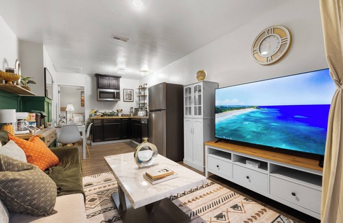 Valencia Park Maison | Lux King Bed, Hot Spa, 1 Gbps Wi-Fi, Parking, View