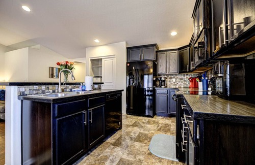Tri-Cities Maison | Private Home & Yard, 2 Car Garage 3/2 #1857
