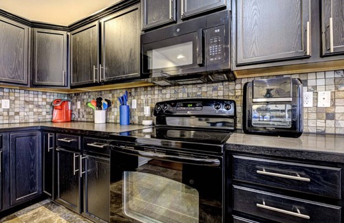 Tri-Cities Maison | Private Home & Yard, 2 Car Garage 3/2 #1857
