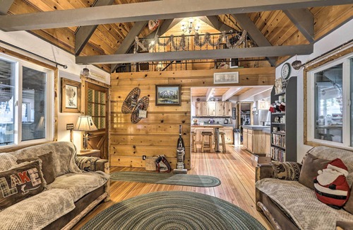 Tahoe Paradise Cabine | Private Hot Tub: Quintessential Tahoe Cabin