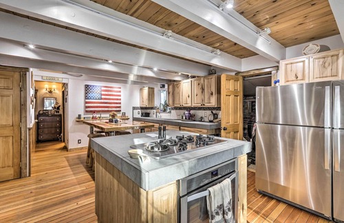 Tahoe Paradise Cabine | Private Hot Tub: Quintessential Tahoe Cabin