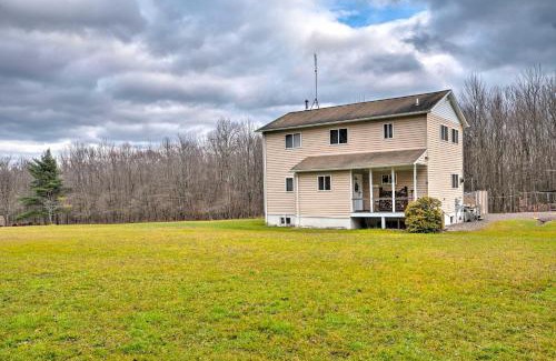 Orson Maison | Private Hot Tub and Fireplace Poconos Home!
