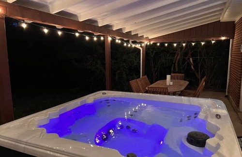Allendale Area Maison | Private Hot Tub, Home Theater, Pool Table!