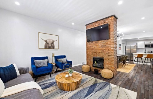 Pittsburgh Appartement | Private Hot Tub | King beds | 1 Block from Butler!