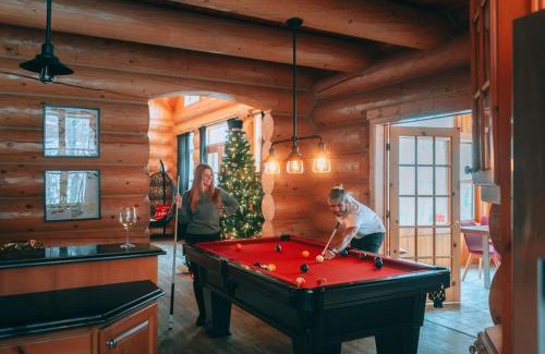 Fiddler Lake Resort Chalet De Ski | Private Hot Tub Sauna Indoor pool ski Monopoly