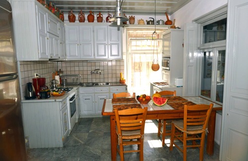 Mithimna Maison | Villa privée, belle vue sur la mer, piscine, près la plage, idéale pour familles