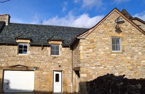 Saint-Geniez-d'Olt Maison | Maison privative au cœur d'un village, grand jardin, vue sur les monts d'Aubrac