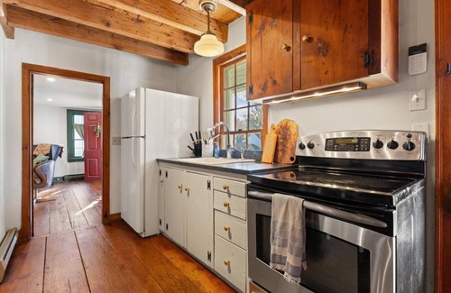 New Hope Cottage | Private House in Bucks County Holiday Getaway Near the Heart of New Hope