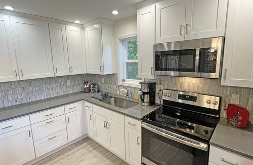 Overlook Maison | Oasis urbain de Portland - suites de 3 chambres / salle de bain et cuisine moderne