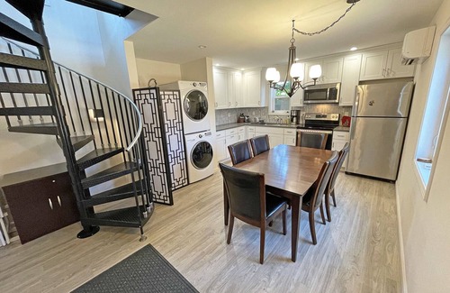 Overlook Maison | Oasis urbain de Portland - suites de 3 chambres / salle de bain et cuisine moderne