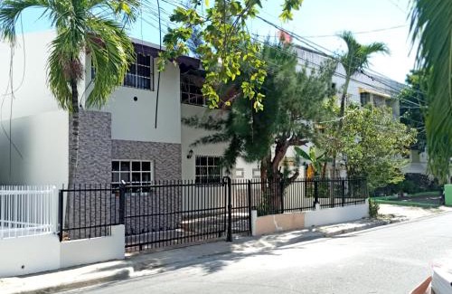 Santo Domingo Maison | Private House with Pool, AC, BBQ, Fast Wi-Fi, Pet & Family Friendly, Near Colonial Zone, Mirador Sur Park & Ocean, in Santo Domingo