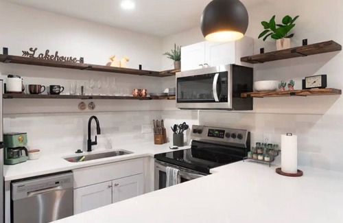 Lakeway Appartement | Private In-Law Suite Walkable to Marina