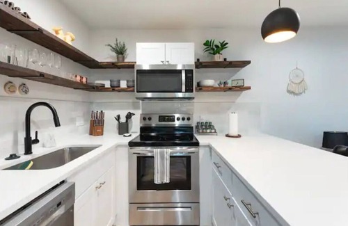 Lakeway Appartement | Private In-Law Suite Walkable to Marina