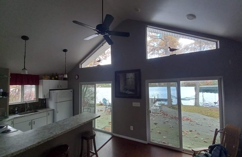 White Lake Cabine | Private Island Getaway. 360 Water views. PONTOON BOAT INCLUDED!!