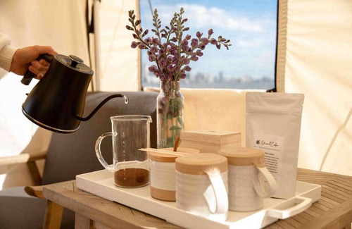 Manhattan Cabine | Private Island Glamping + Lady Liberty View